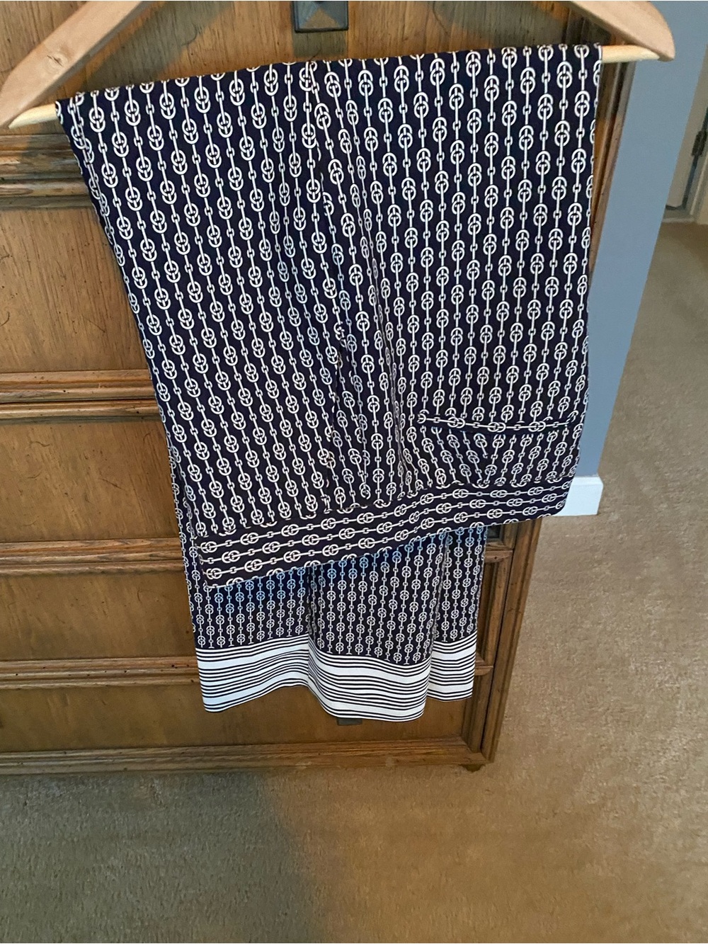 Ann Taylor Factory Navy and White Chain-Link Print pant - Picture 2 of 15
